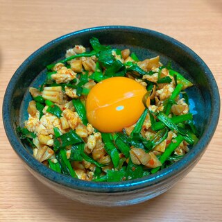 舞茸でかさまし！ピリ辛ニラそぼろ丼